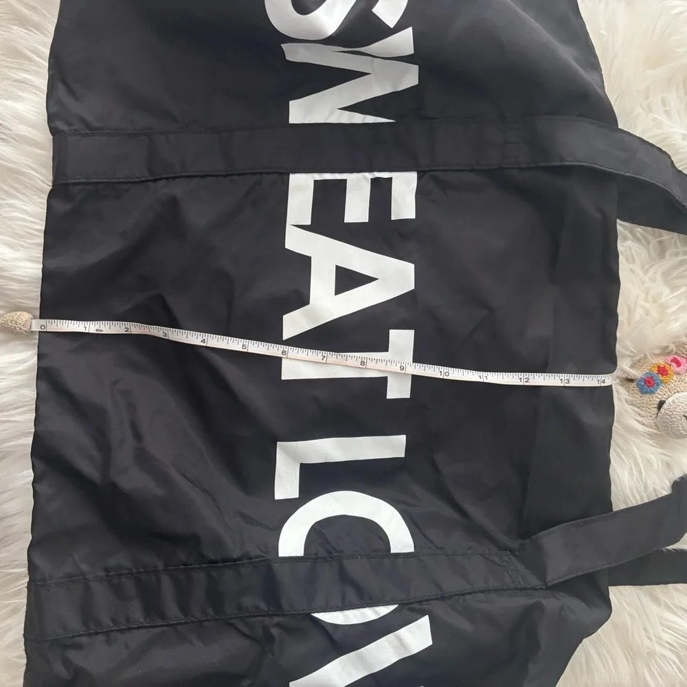 PEACE LOVE WORLD GYM/YOGA/WEKEENDER NYLON DUFFLE BAG